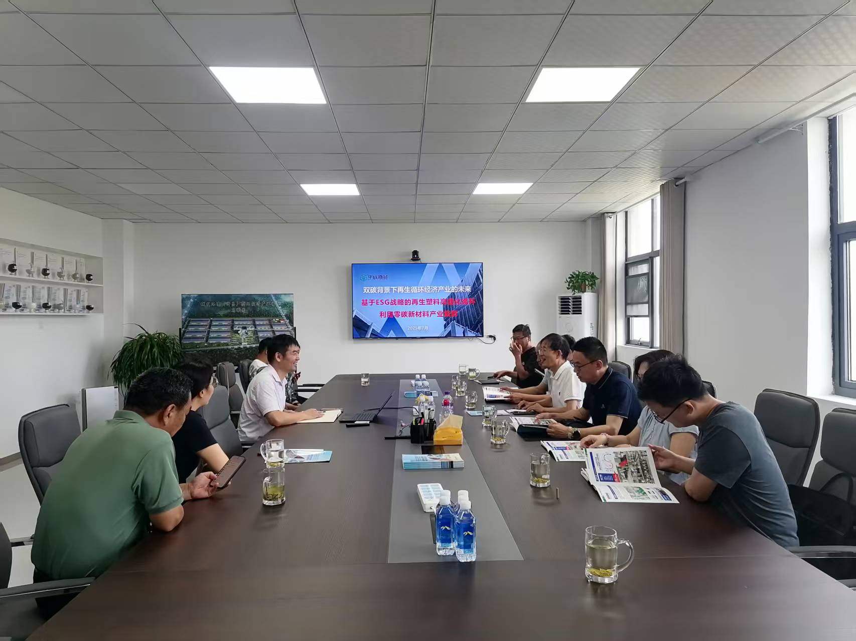 許昌市科技局、上海理工大學專家團隊來公司做 技術交流?